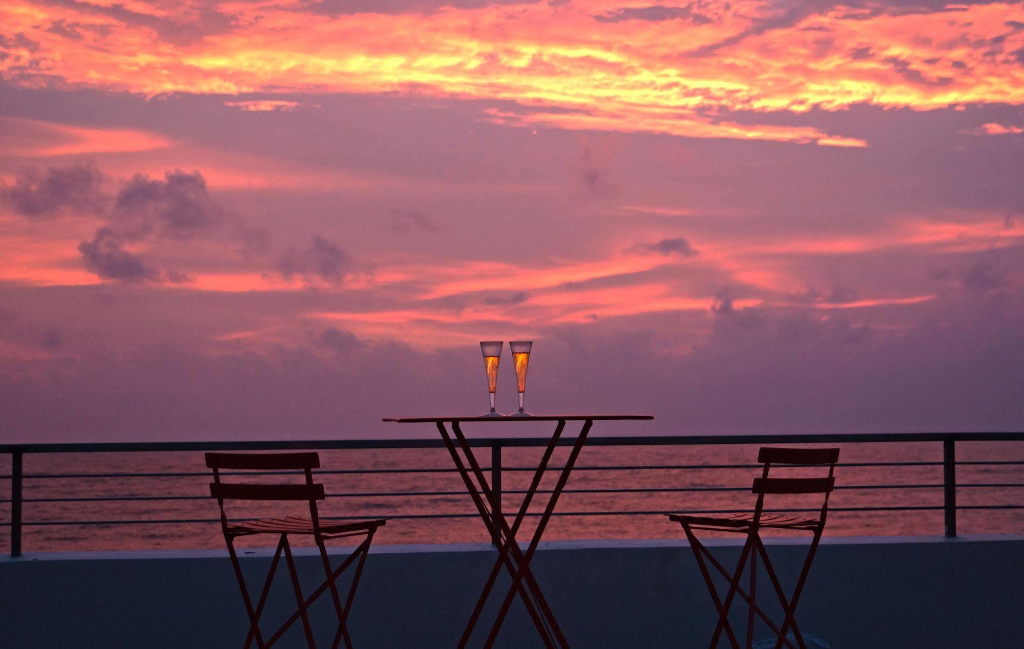 Hotel J Negombo Eksteriør billede