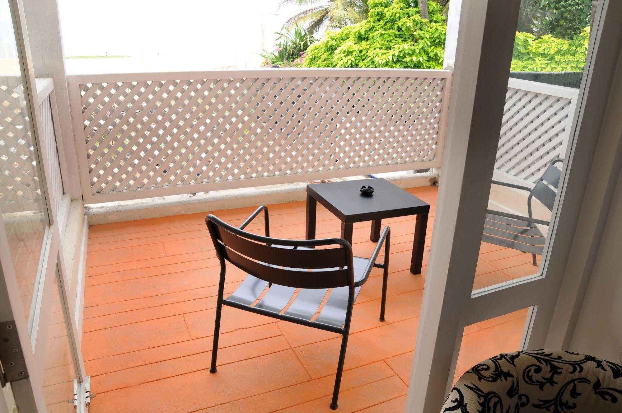 Hotel J Negombo Eksteriør billede