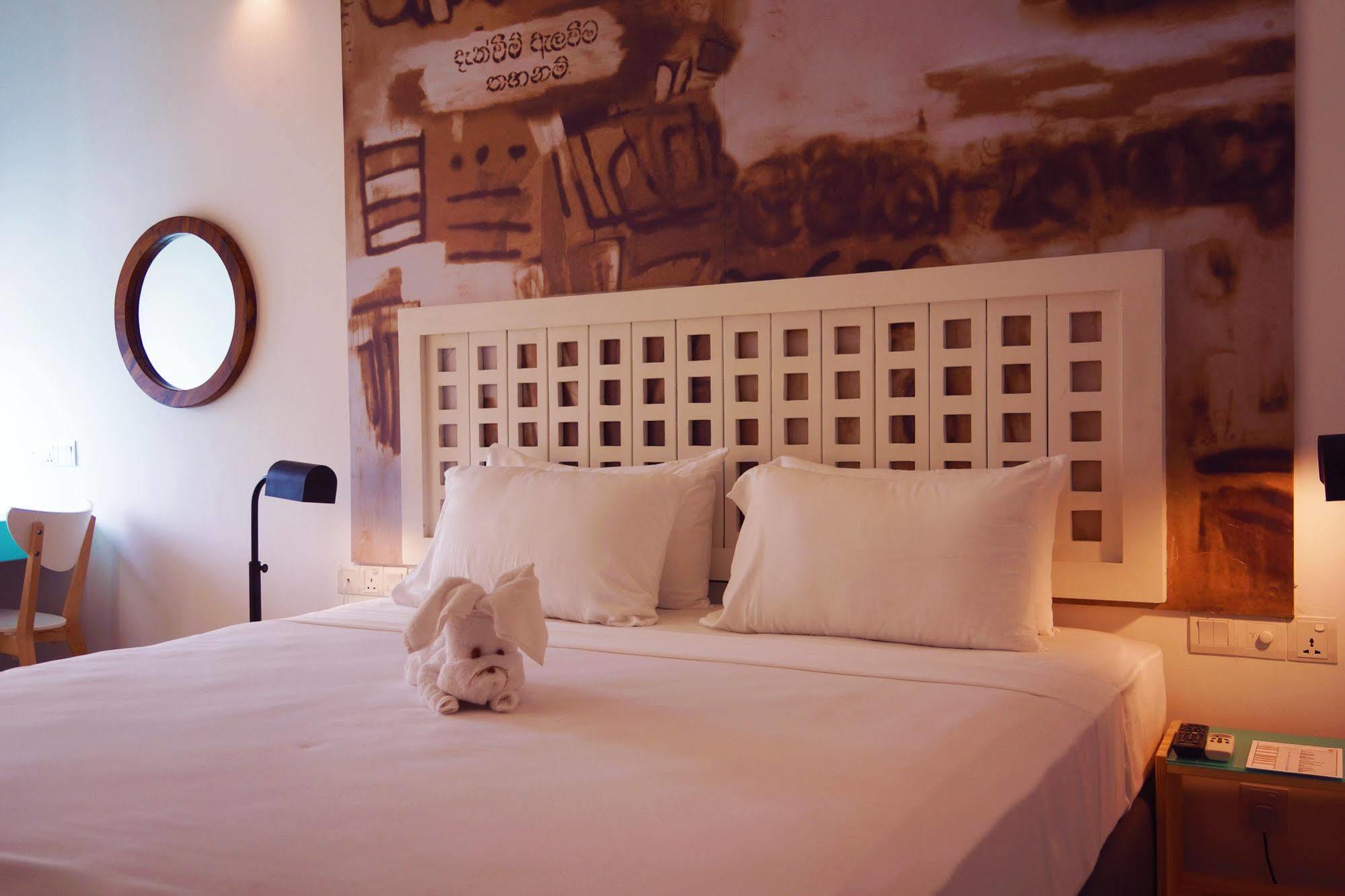 Hotel J Negombo Eksteriør billede